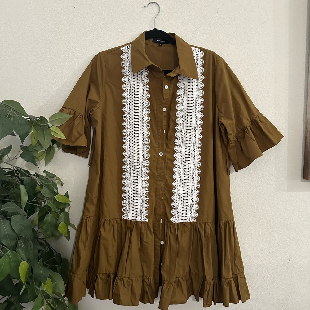 Beulah Olive Brown Button-Front Peplum Blouse with White Lace Trim